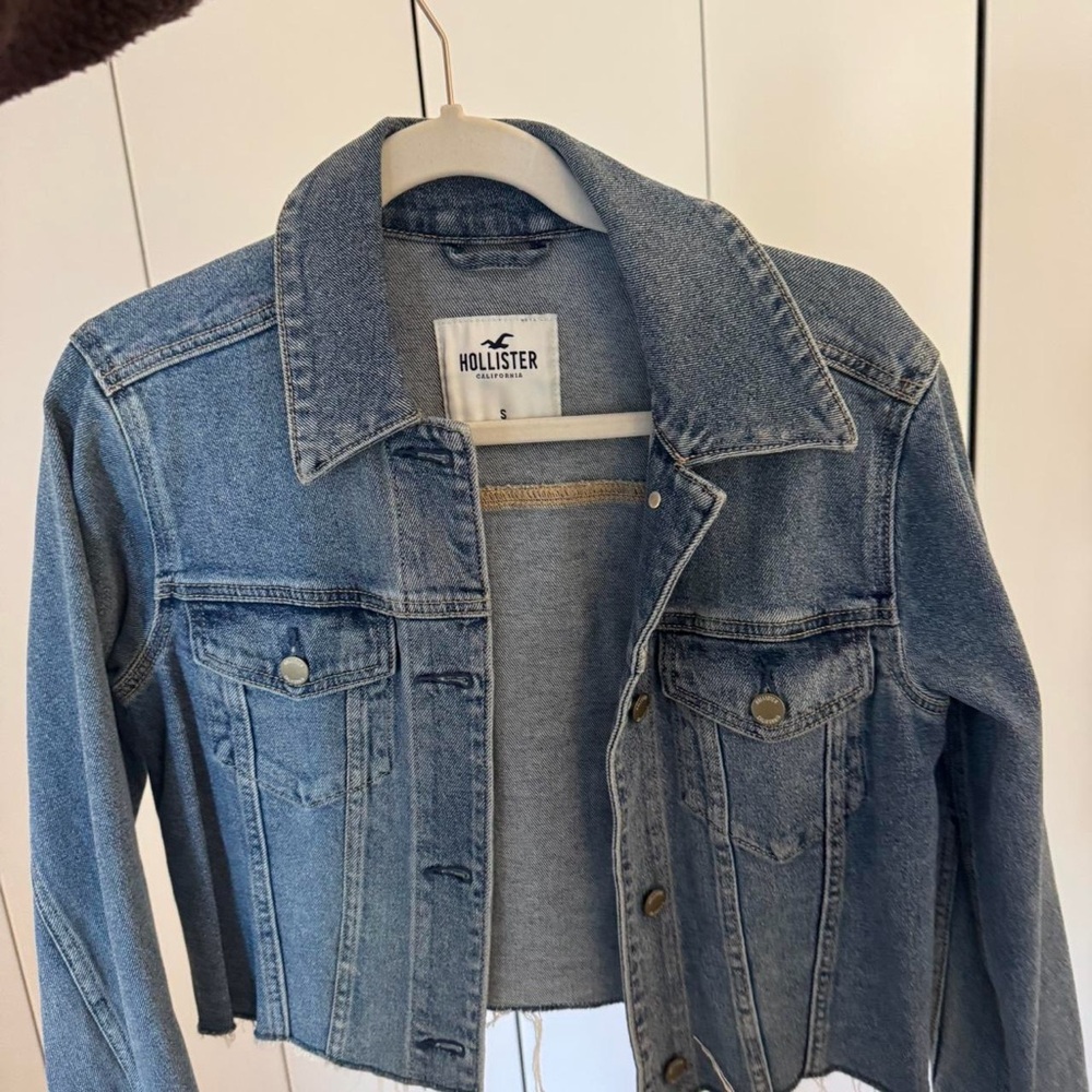 Hollister Medium Wash Blue Denim Trucker Jacket